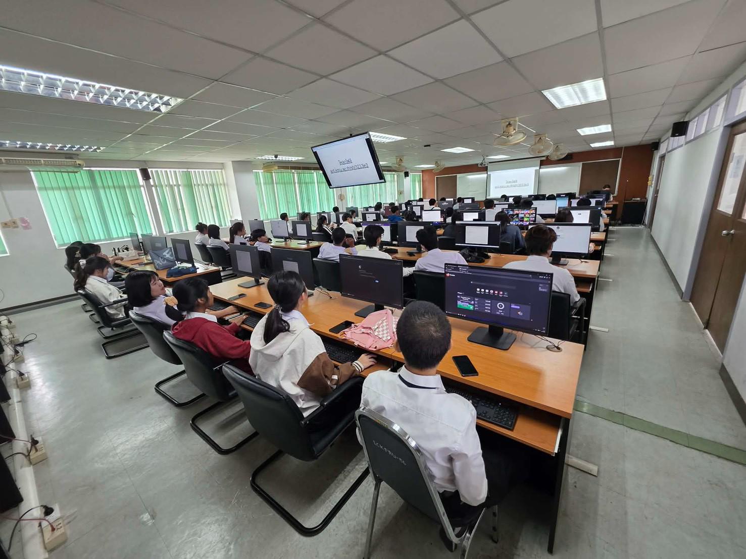 40. คณะเทคโนโลยีอุตสาหกรรม มหาวิทยาลัยราชภัฏกำแพงเพชร จัดโครงการอบรมและพัฒนาทักษะภาษาอังกฤษและมาตรฐานคอมพิวเตอร์ สำหรับนักศึกษาชั้นปีที่ 1